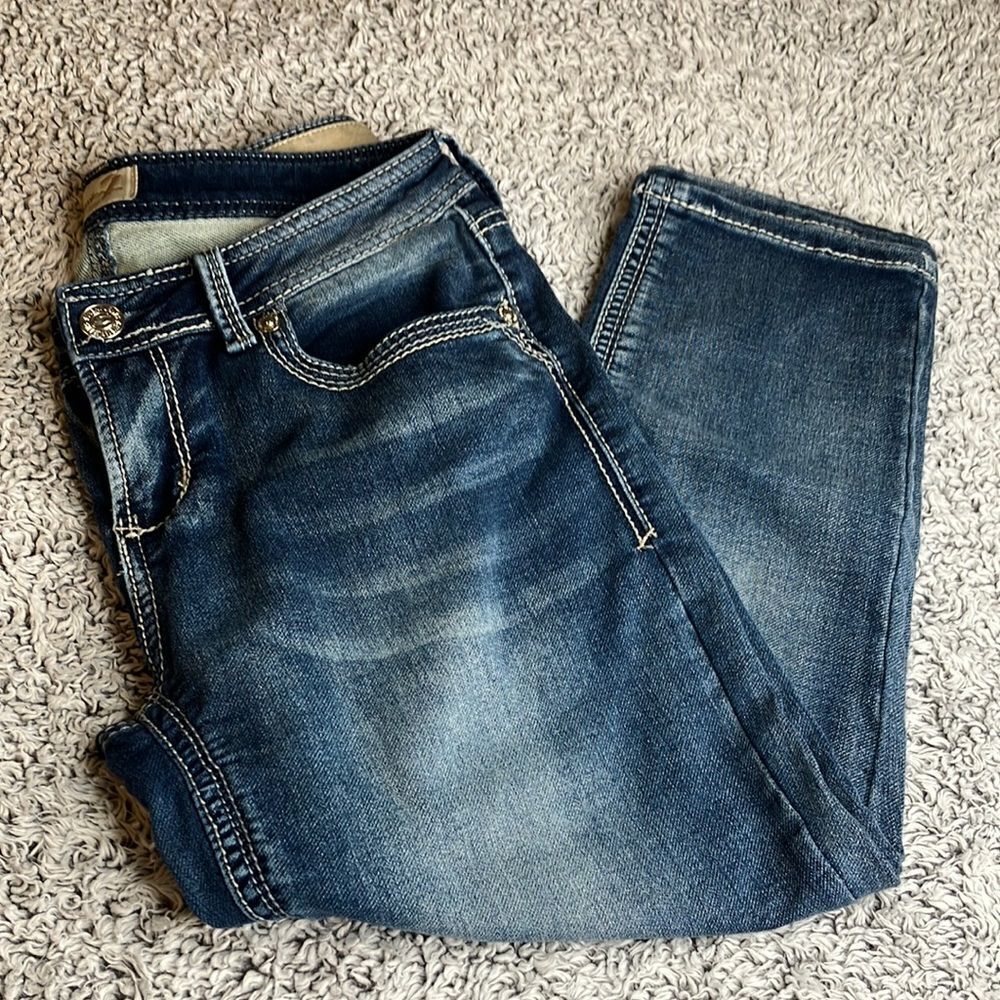 SEVEN 7 Stretchy Embroidered Girlfriend Capri Cropped Mid Rise Light Wash Jeans